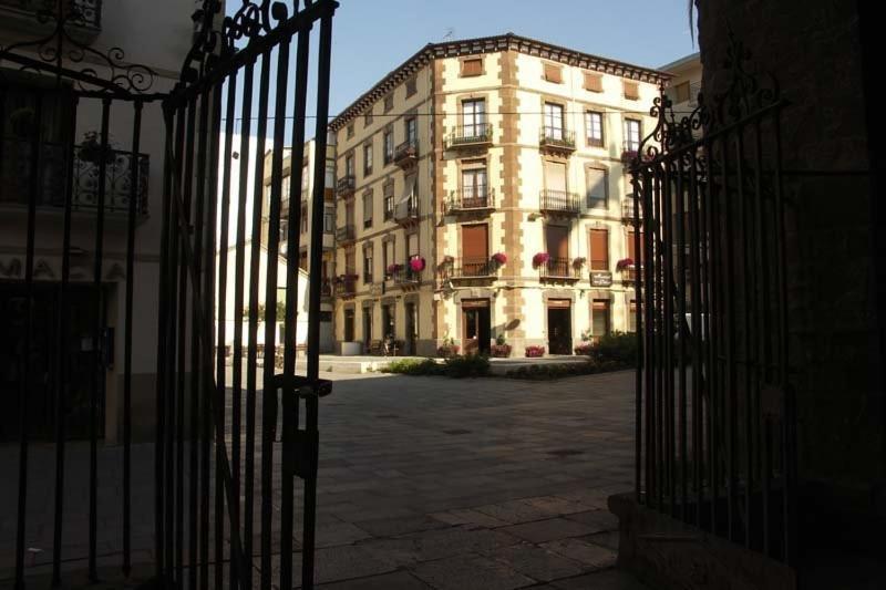 Hostal Paris Jaca Esterno foto