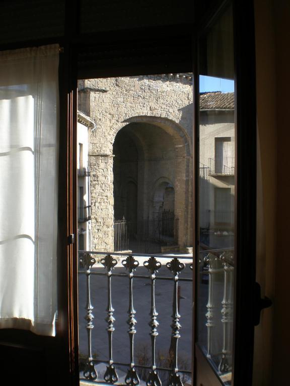 Hostal Paris Jaca Esterno foto